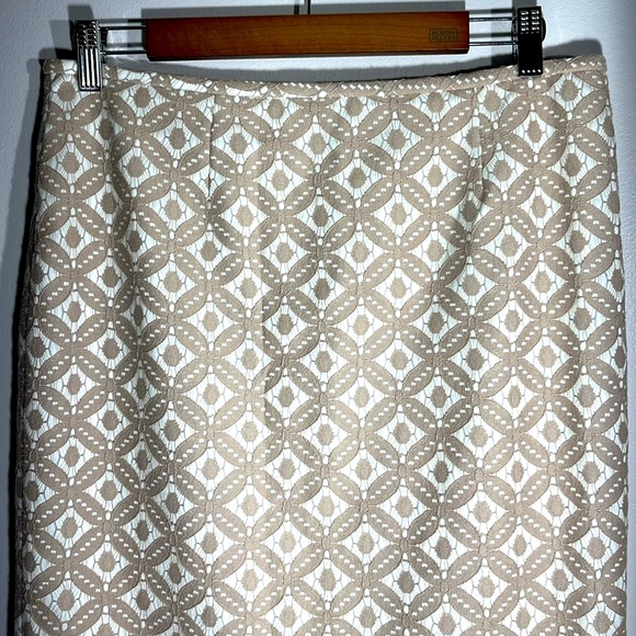 Calvin Klein Geometric White/Taupe Fully Lined Knee Length Skirt Size 8 - Picture 2 of 6